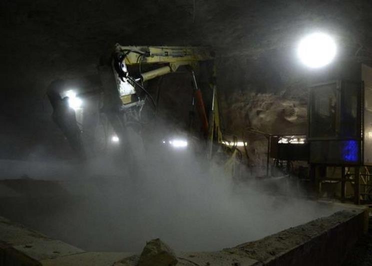 The use of mist spray dust removal system